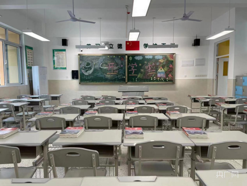 重庆巴南滨江第一小学投入使用 有效缓解“上学难”_央广网
