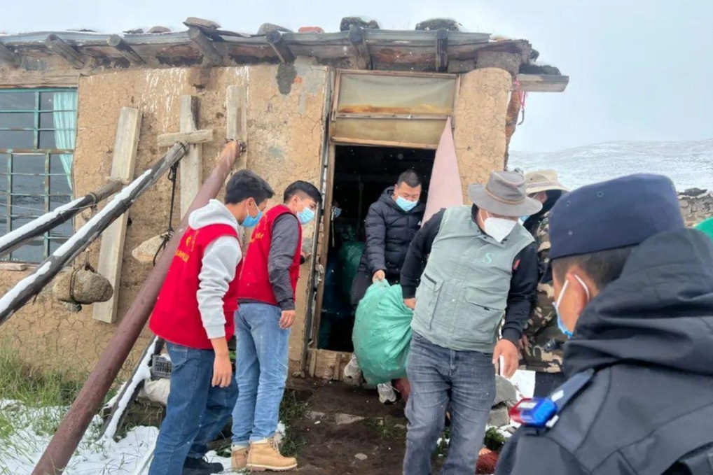 达日县莫坝乡防疫防汛有力度为民办事有温度