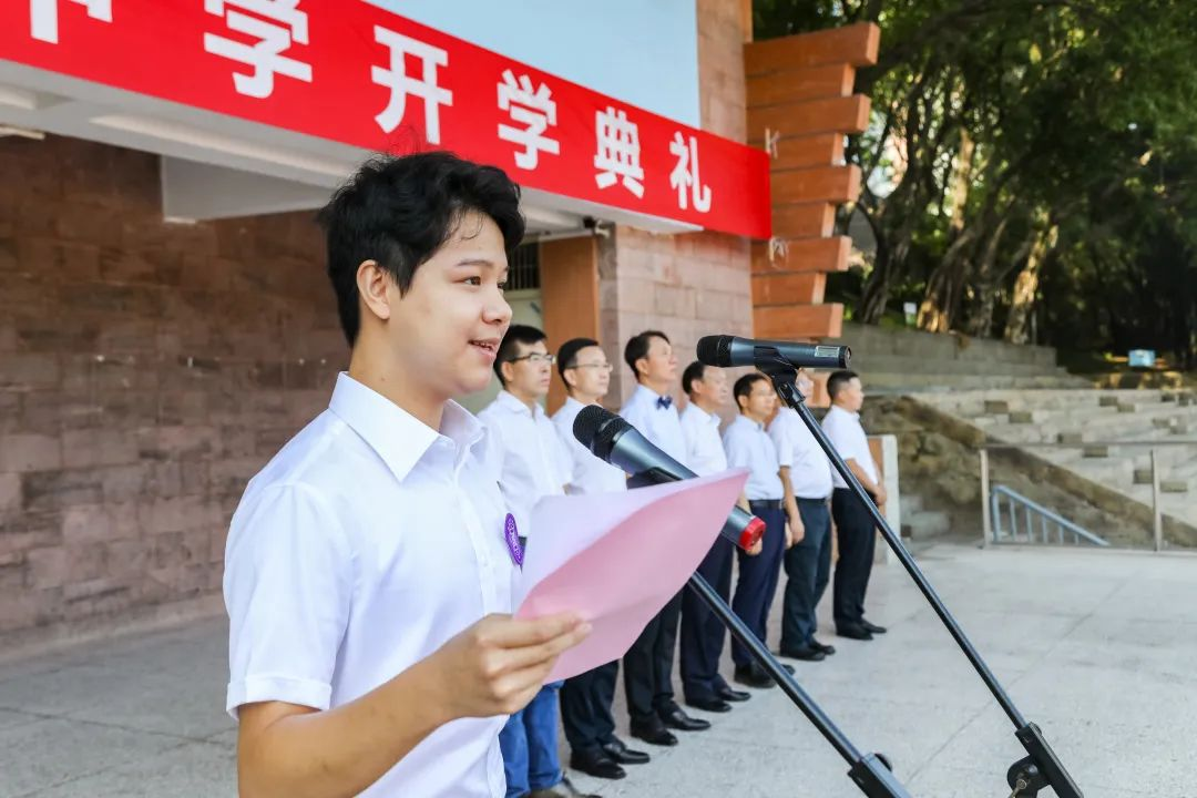 新生代表徐若晨发言(央广网发 重庆南开中学供图)随后,重庆南开中学