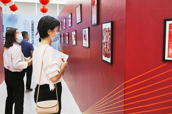南通崇川经济开发区:百件艺术作品"亮相" 赓续文脉启新程_央广网