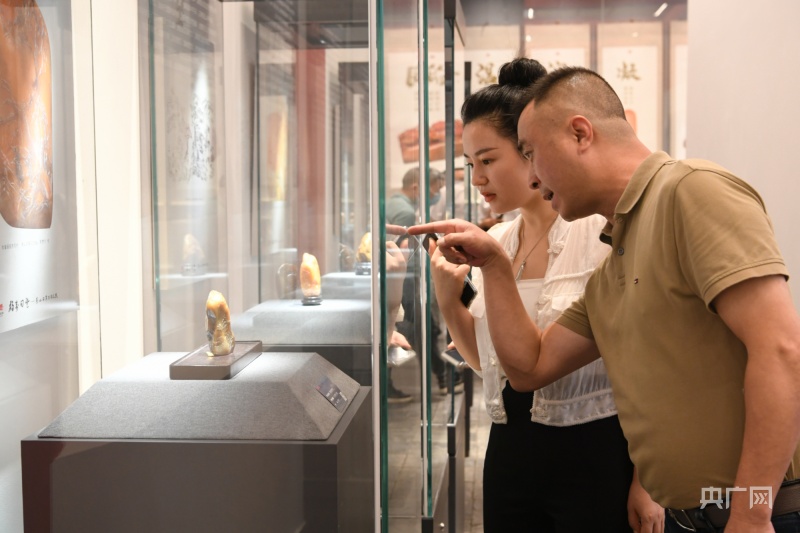 一饱眼福！“寿山田黄石精品展”在福州南公园开幕_央广网