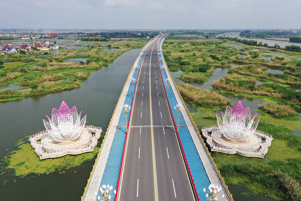 興化市烏巾蕩大橋(央廣網發 通訊員供圖)一條條美麗農村公路,承載著