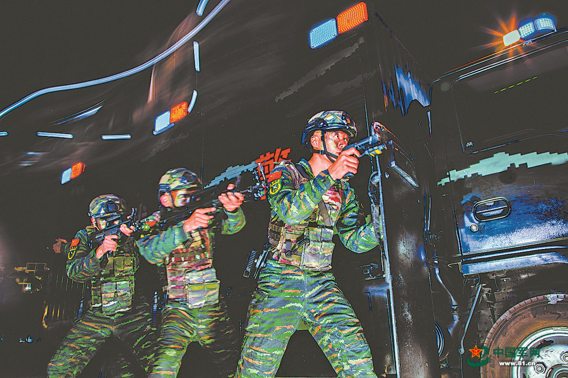 余海洋摄图片资料:《解放军画报》资料室提供