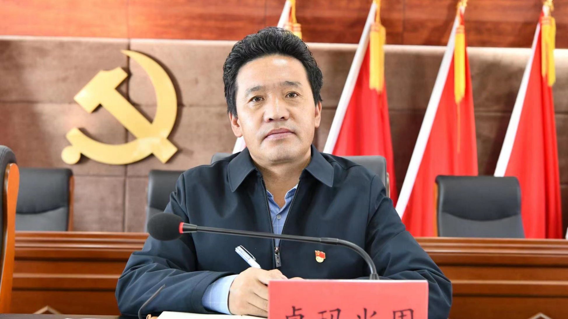 政治任务,坚决贯彻落实中央和省州委关于全面从严治党的各项决策部署