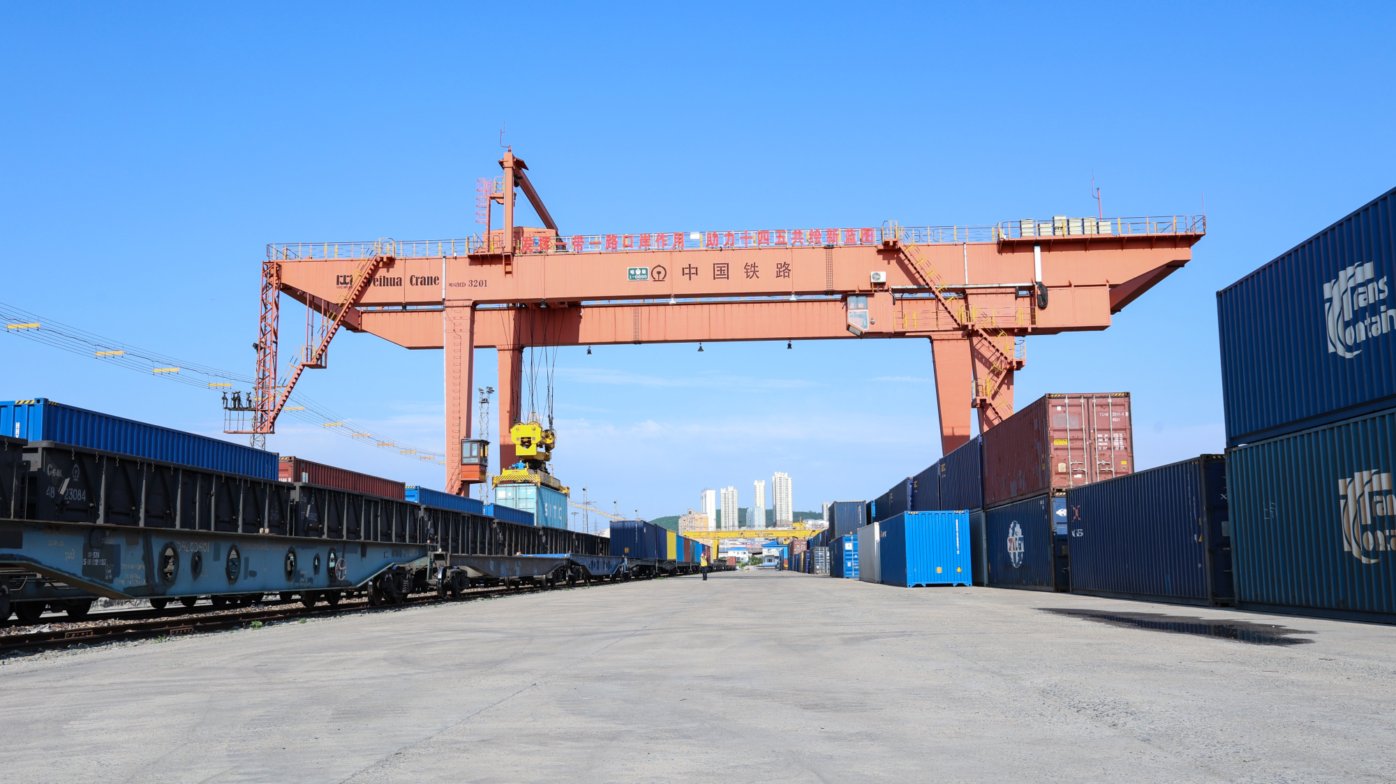 畅通国内国际双循环哈尔滨铁路10月份日均货运装车超万辆