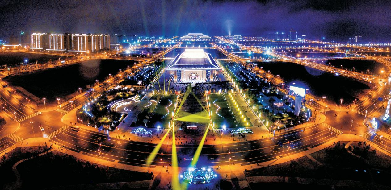 延安新区夜景(央广网发  刘浩  摄)目前,绿色发展让延安群众享受到了