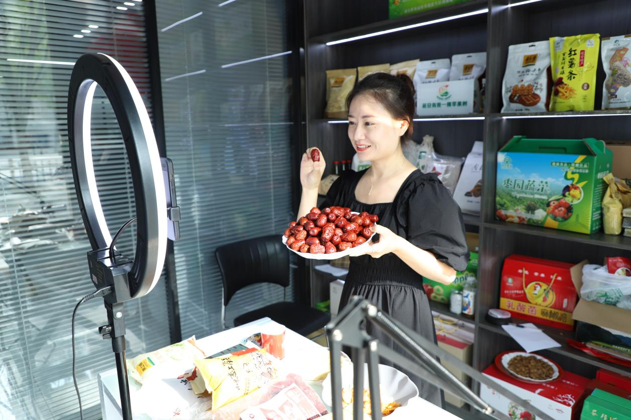 陕西延安:小苹果助力富民兴村 红色文化激励振兴发展_央广网