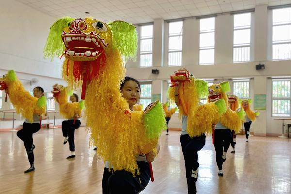 非遗进校园 "江浦手狮"舞出新风采_央广网