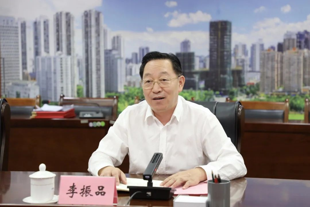 来宾市市委常委,常务副市长李振品,市人民政府副秘书长陈华程,市财政