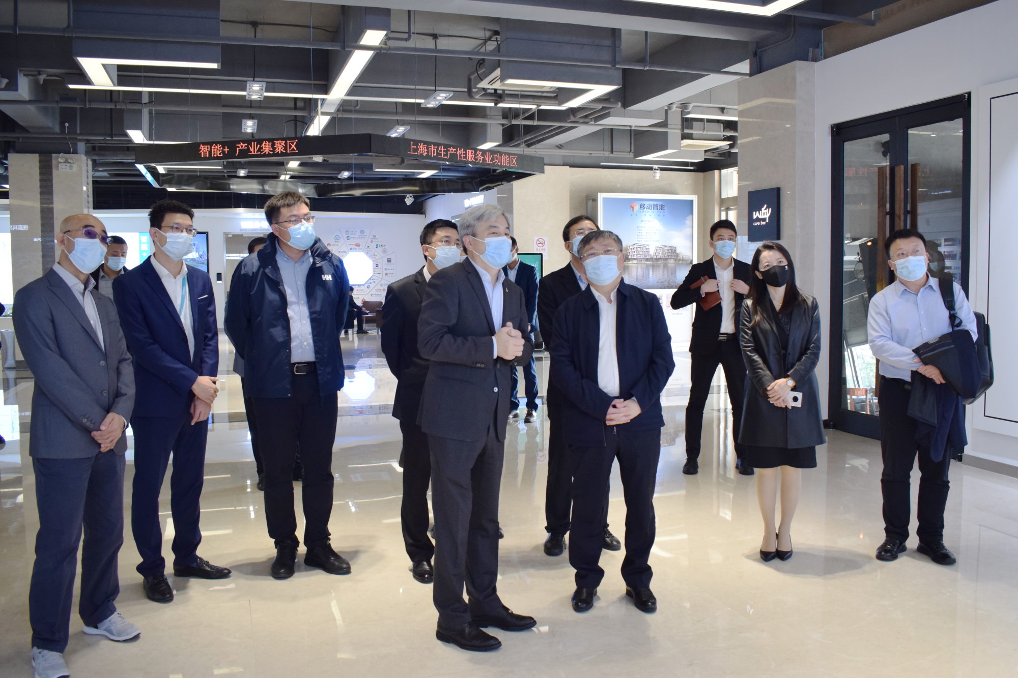 深化政企协作赋能产业升级青岛市领导走访调研锐嘉科