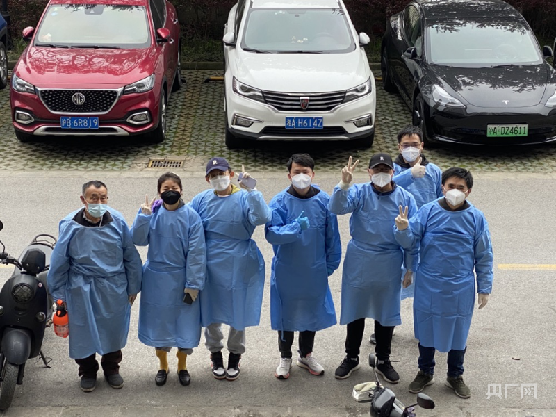 米乐M6 M6米乐【记者节·在现场】从记者到志愿者脚步不停记录不止(图1)