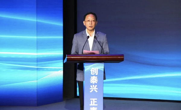 泰兴市委书记张坤深情对话青年人才_央广网