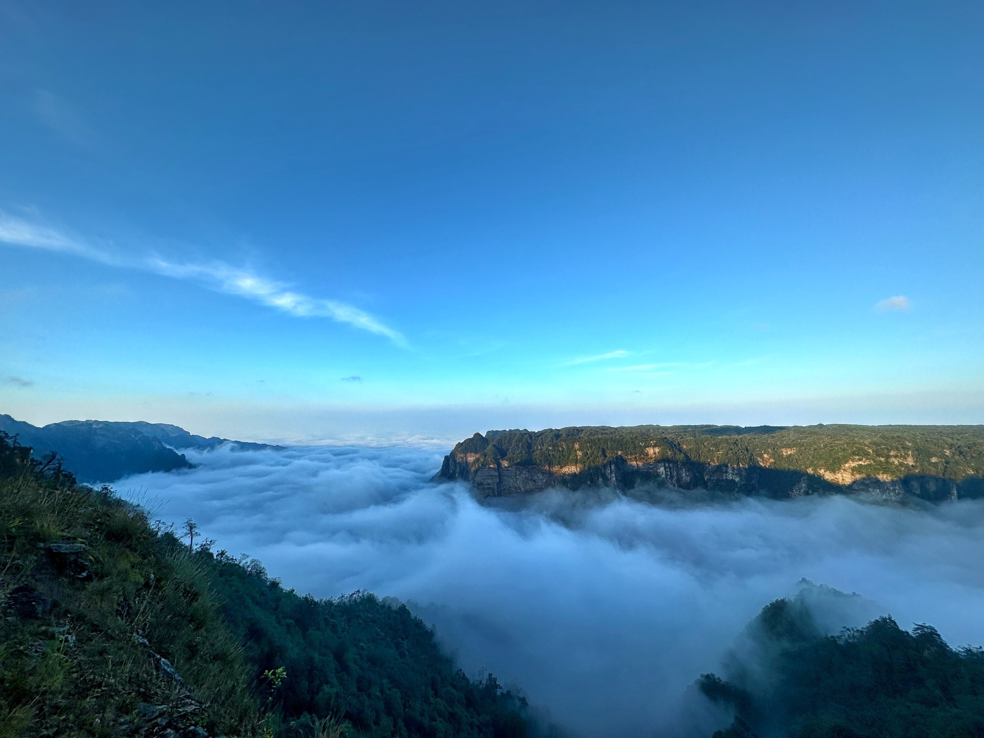 廣西大明山出現雲海景觀雲霧繚繞宛若人間仙境