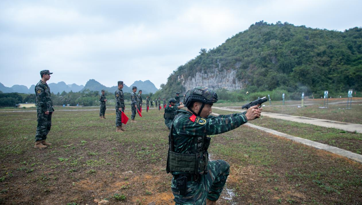 直击武警广西总队崇左支队特战专业等级评定考核现场_央广网