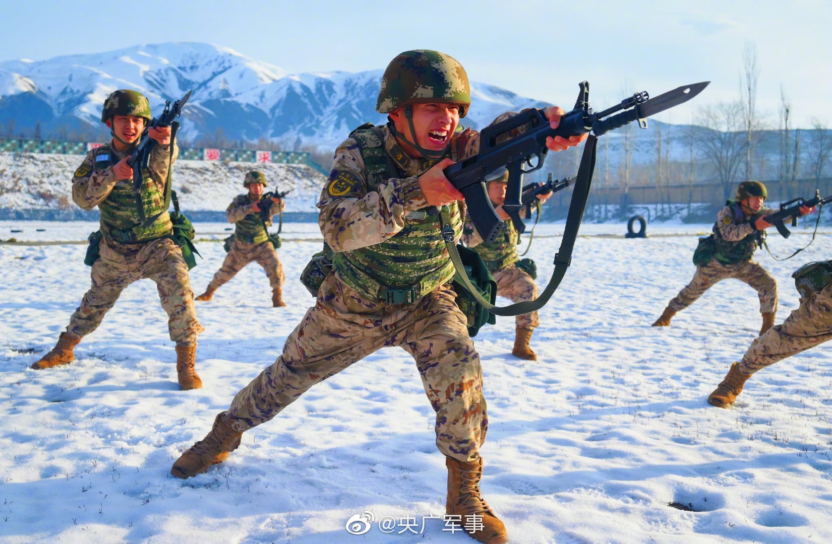 武警冬季图片