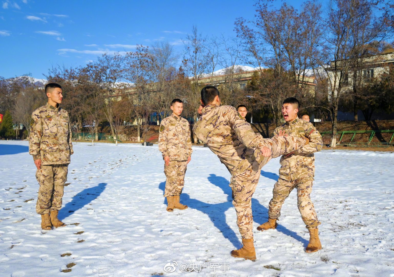 直击武警官兵冬季大练兵_央广网