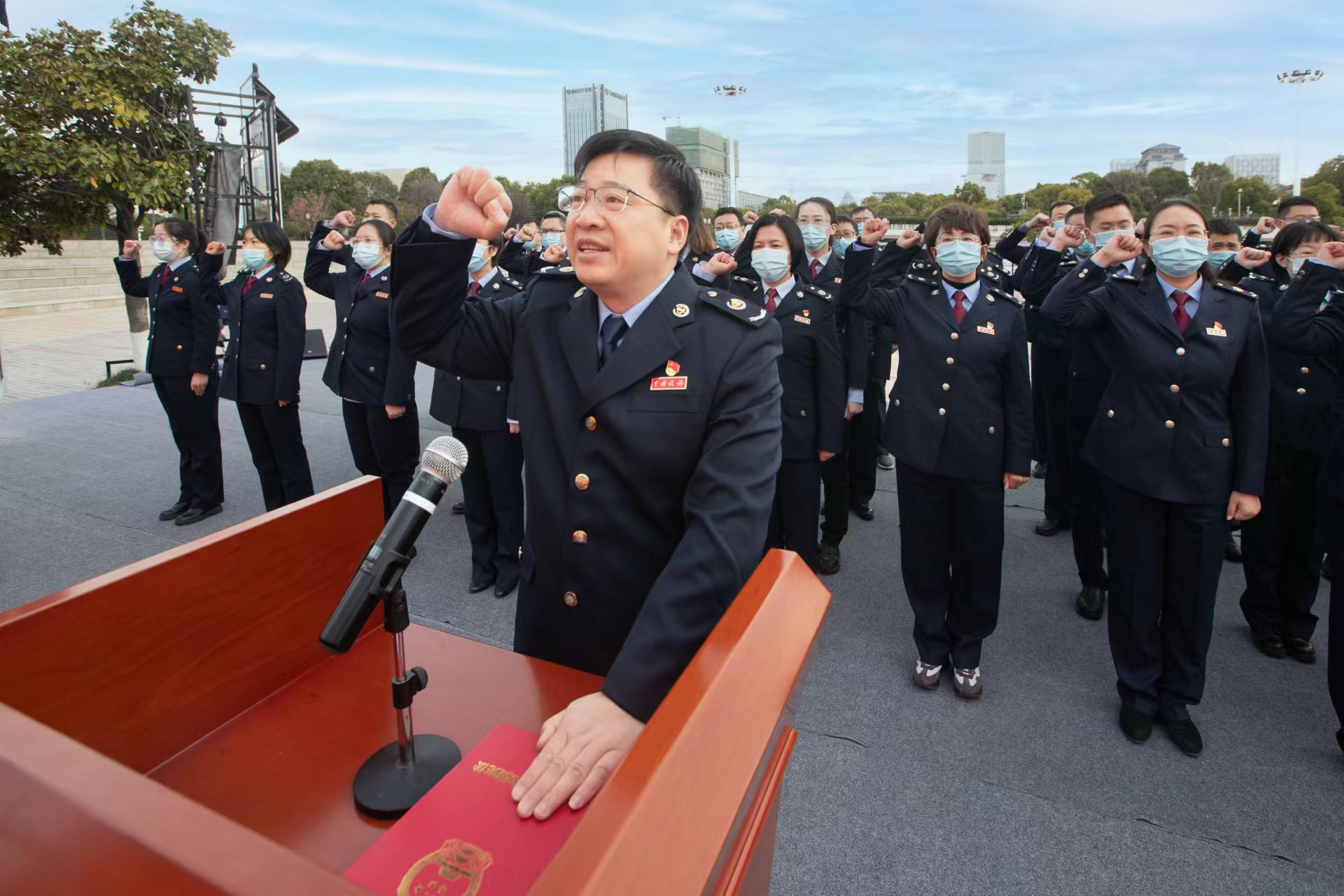 国家税务总局盐城市税务局举行新任命及入职人员宪法宣誓仪式_央广网