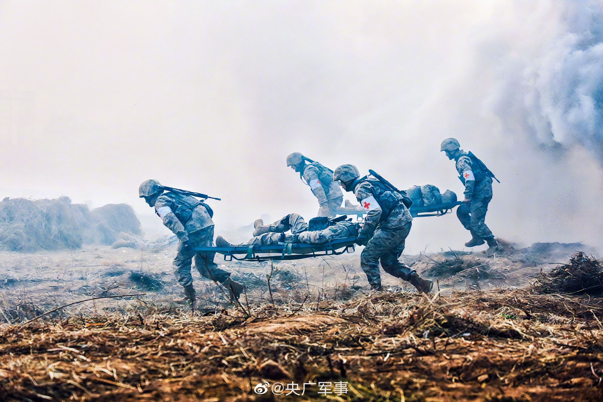 大图!陆军第82集团军组织实战化卫勤保障演练_央广网