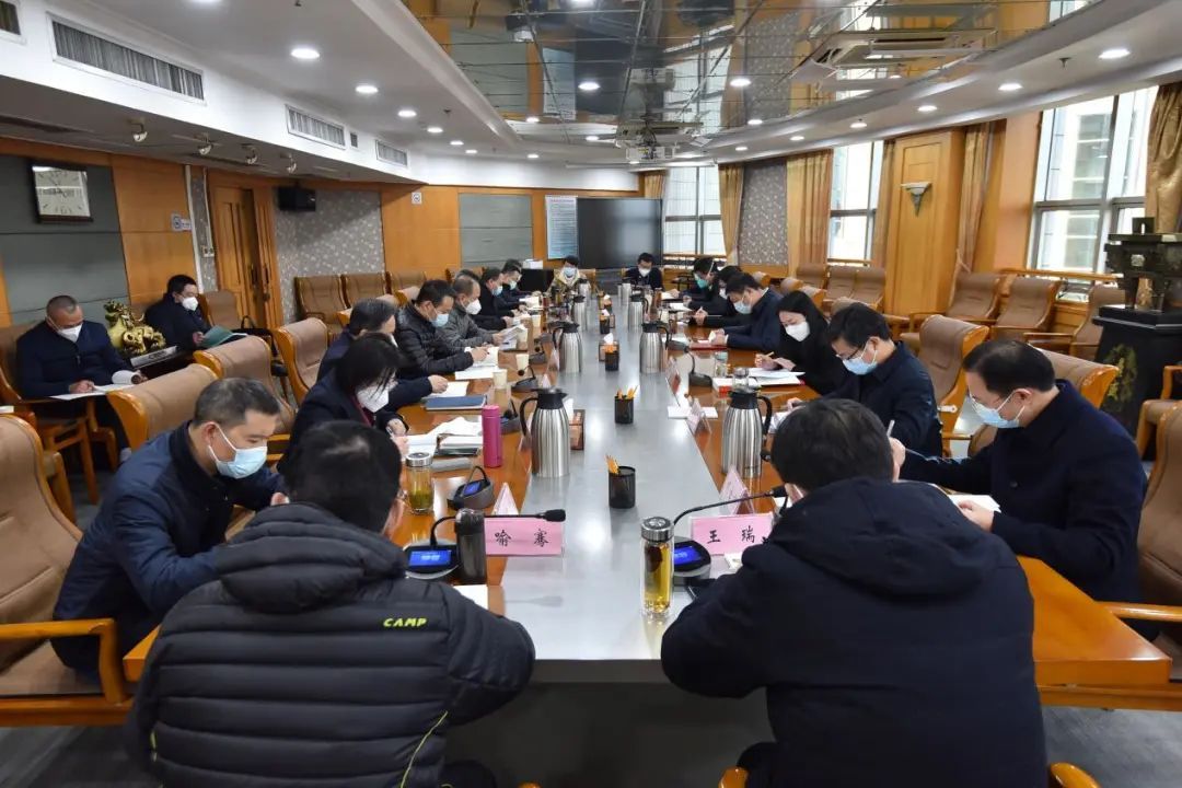 李湛在主持集中研学时表示,全区上下要深刻领悟"两个确立"的决定性