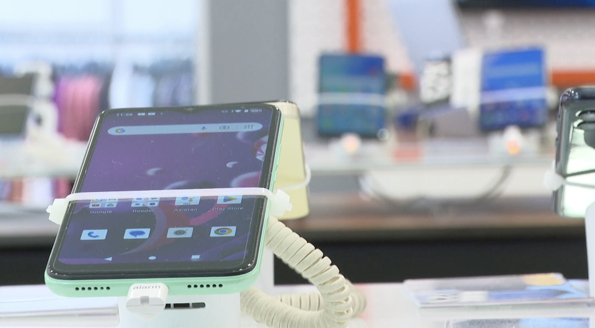 总台记者看世界｜买部智能手机，土耳其人为何去邻国“进货”？_央广网