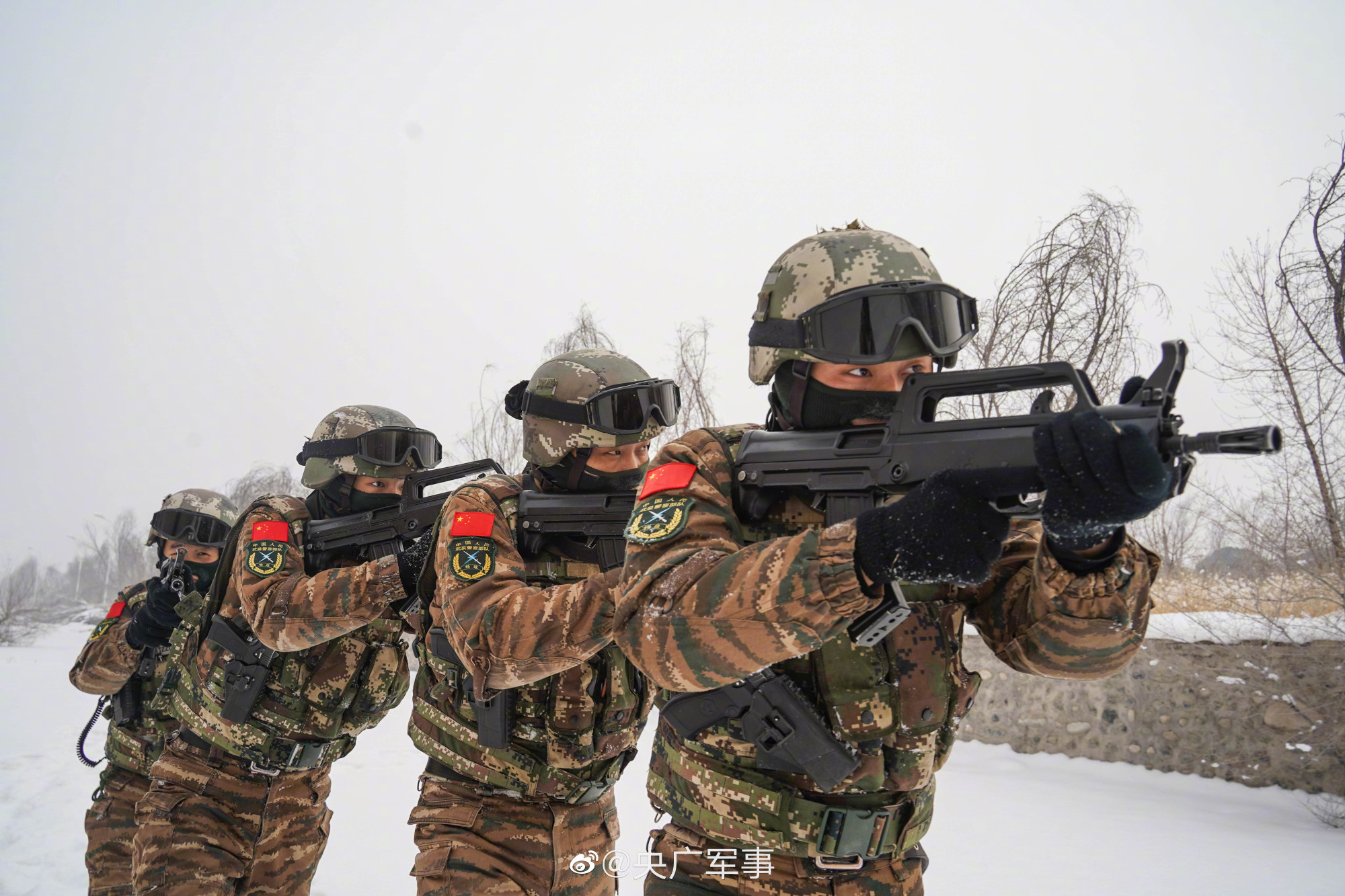 20°c!武警兵团总队雪山练兵堪比大片_央广网