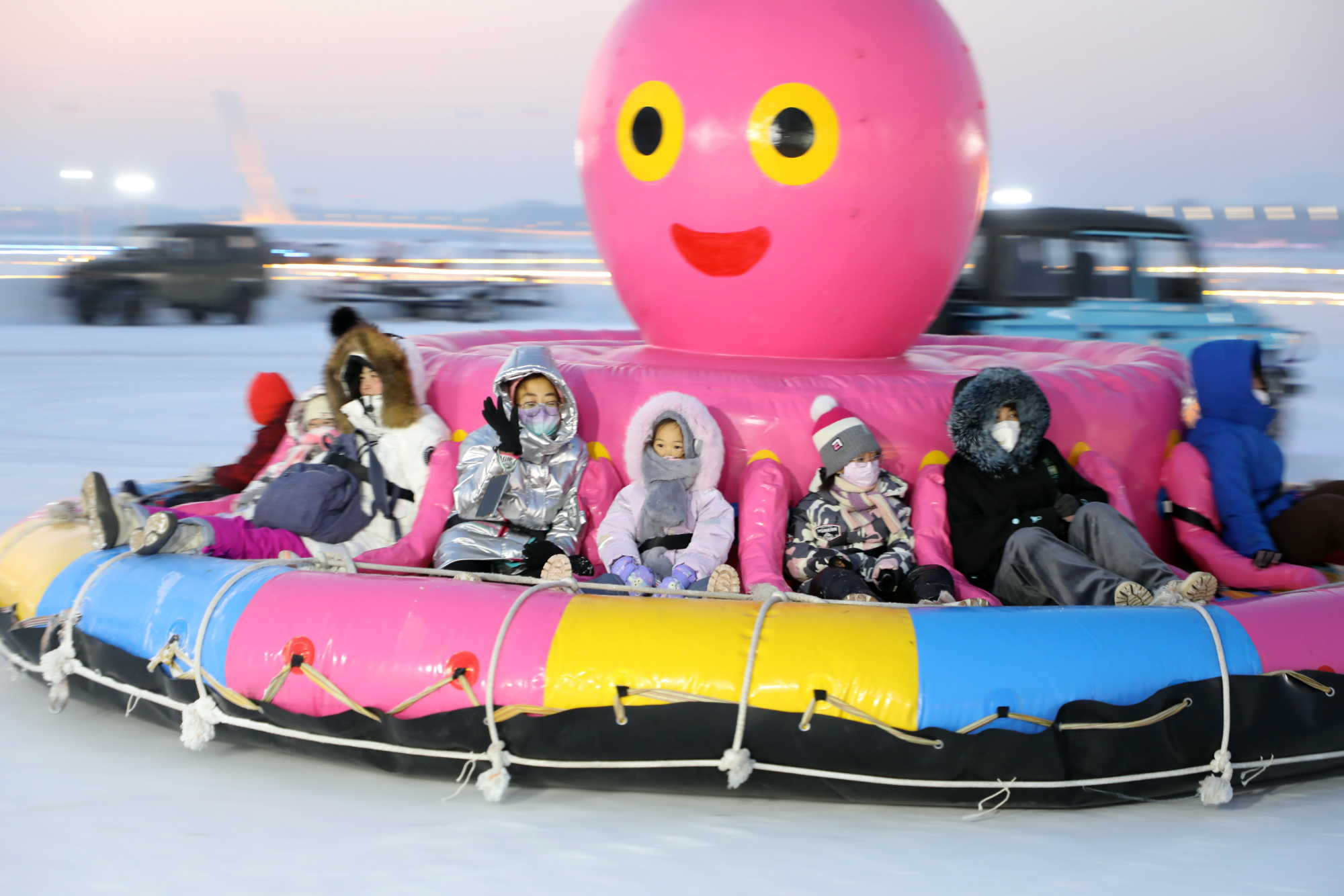 新春一线观察丨哈尔滨冰雪运动掀起休闲玩乐潮