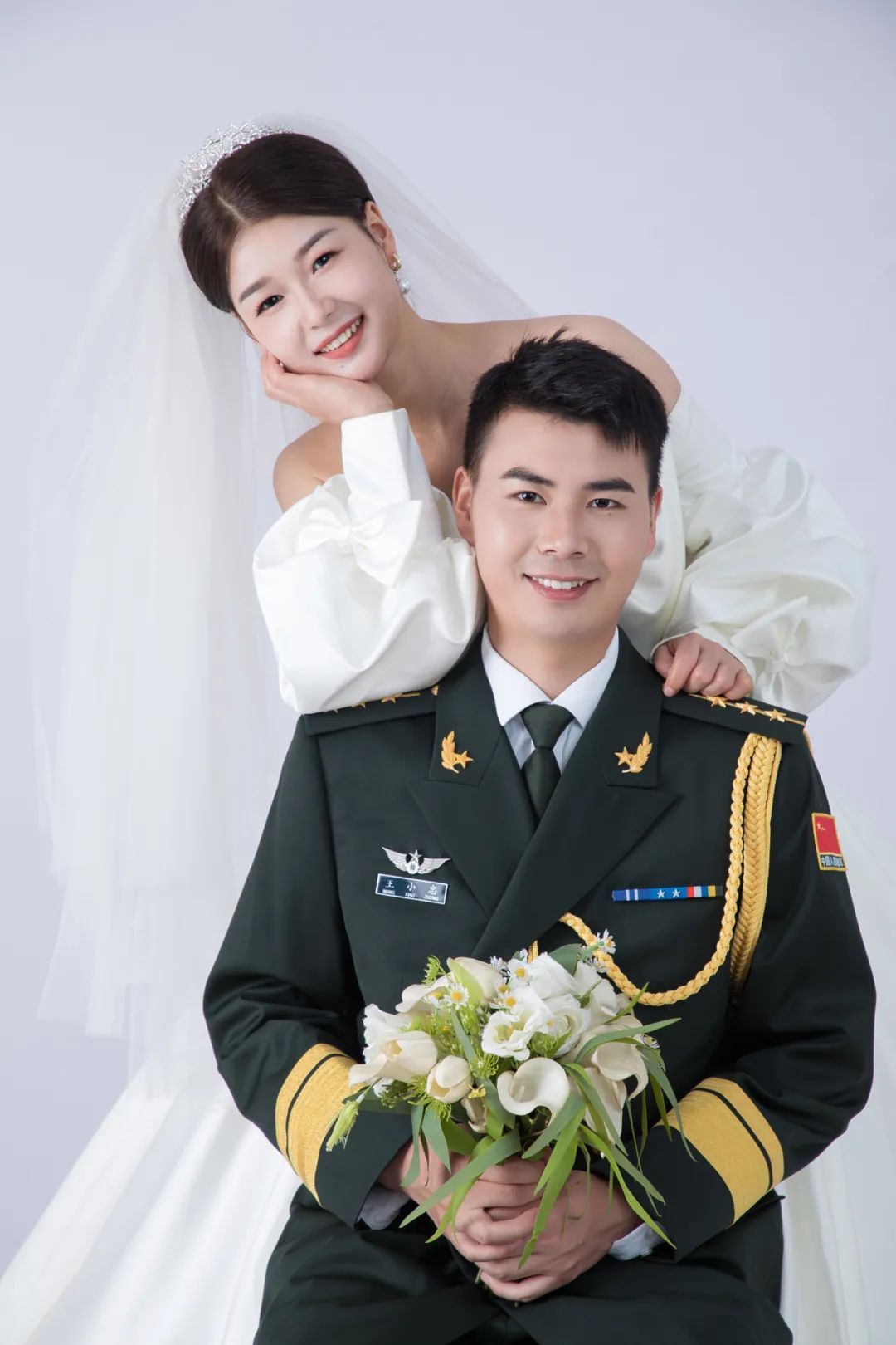 这12对军人的结婚照,你觉得哪个更好看?_央广网