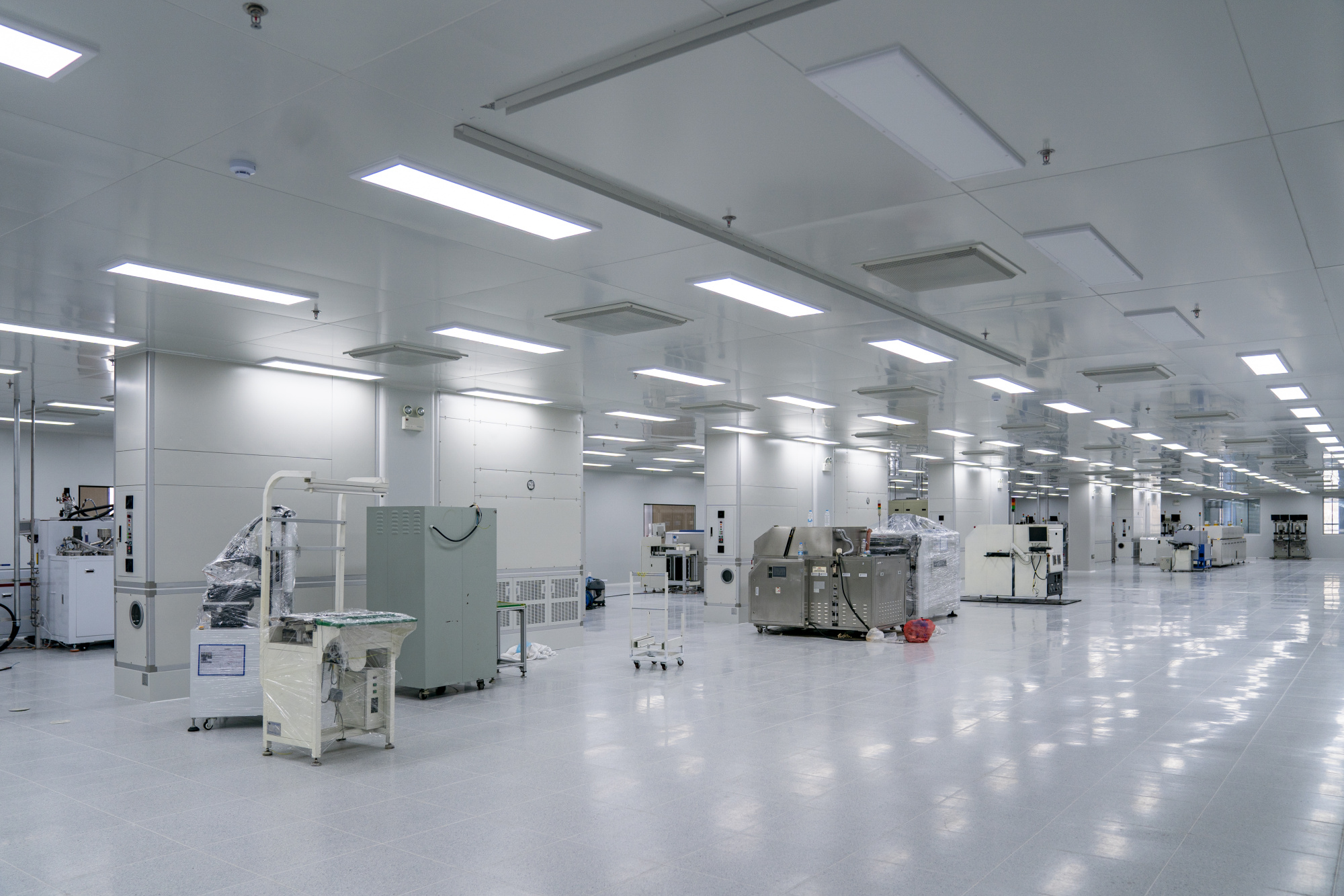 北一半导体二期洁净的车间(央广网发  穆棱经济开发区供图)在项目管理