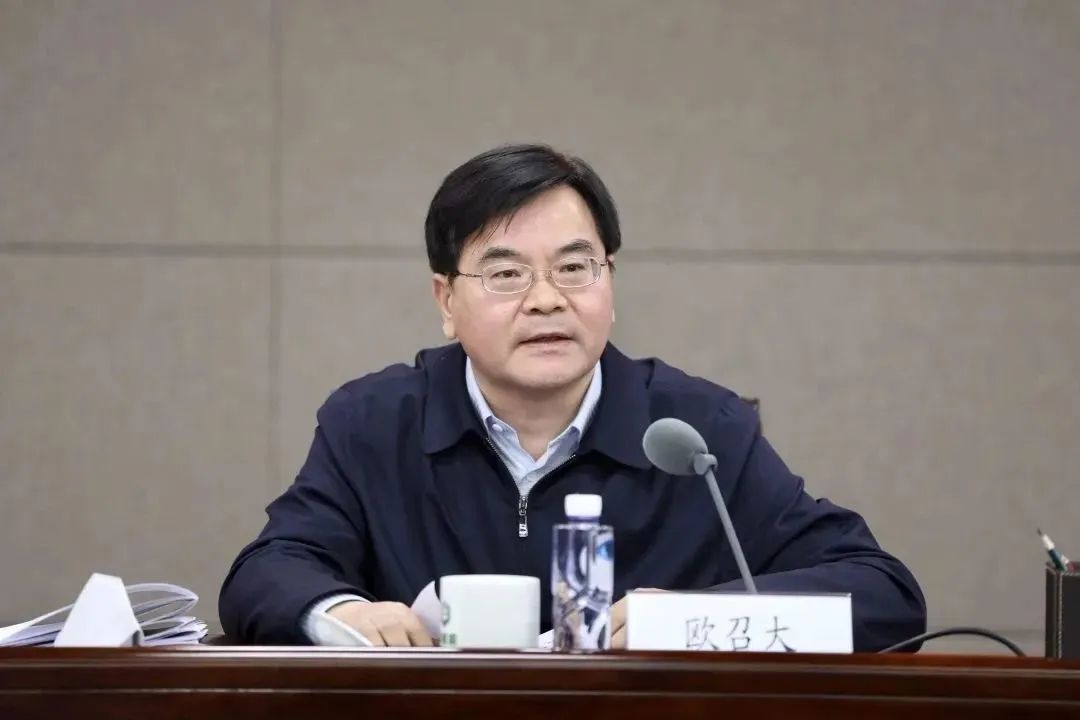 集团公司党组副书记,总经理迟京涛主持会议并作总结讲话(央广网发