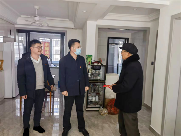 盐城大丰白驹镇村银共建助振兴训学活动暖民心