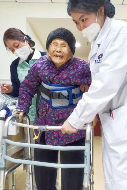 突破高龄禁区 百岁老人髋关节手术成功