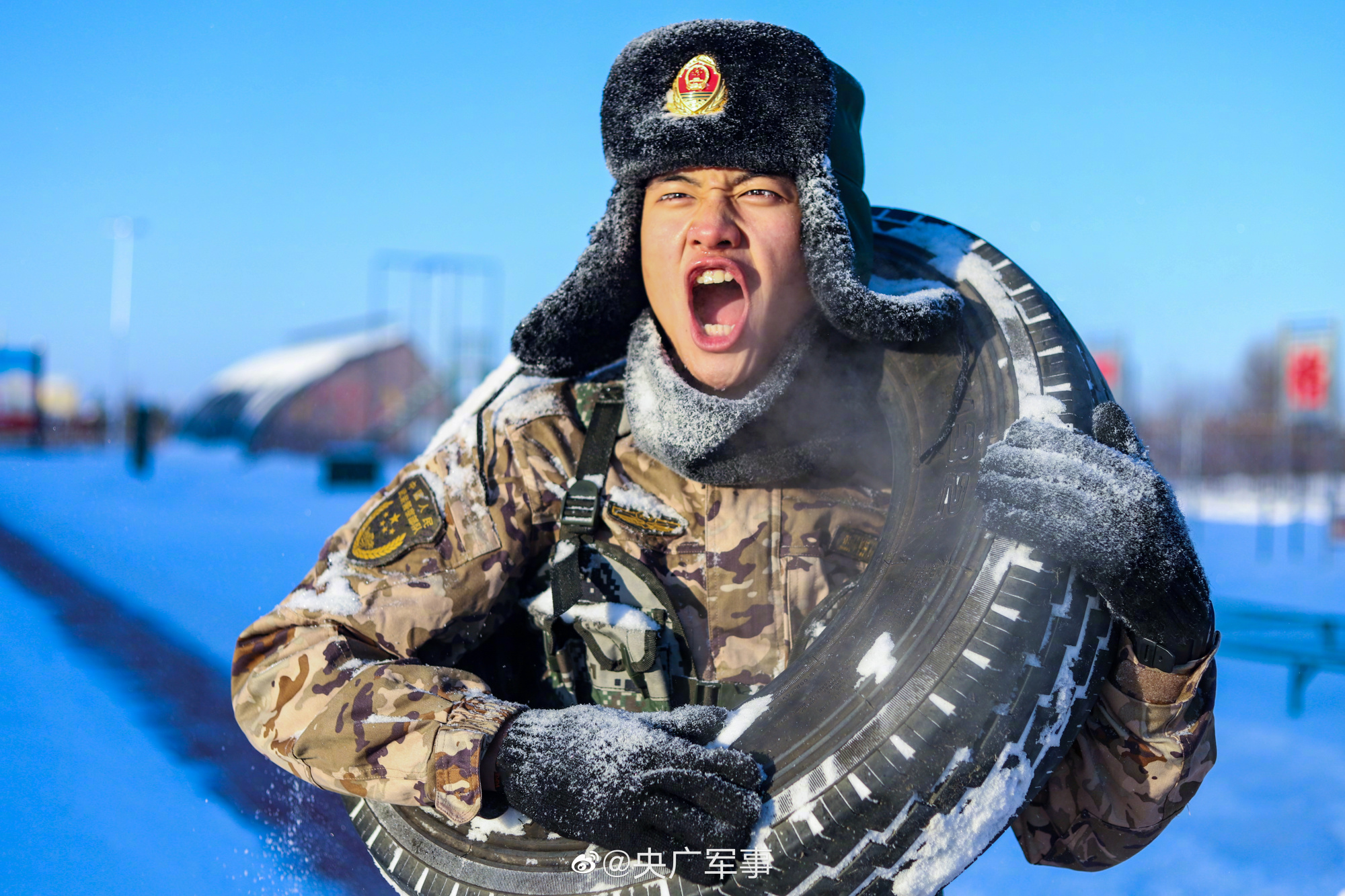 53℃!武警官兵冰天雪地练硬功_央广网