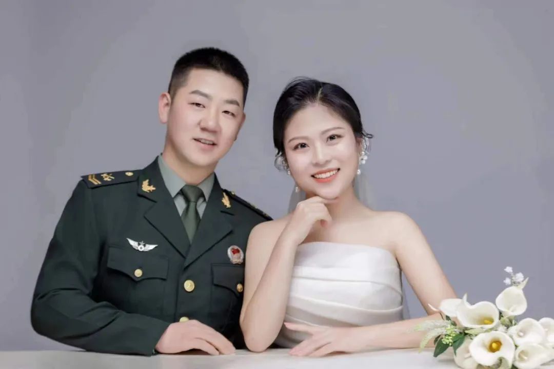 这12对军人结婚照都太好看啦!_央广网