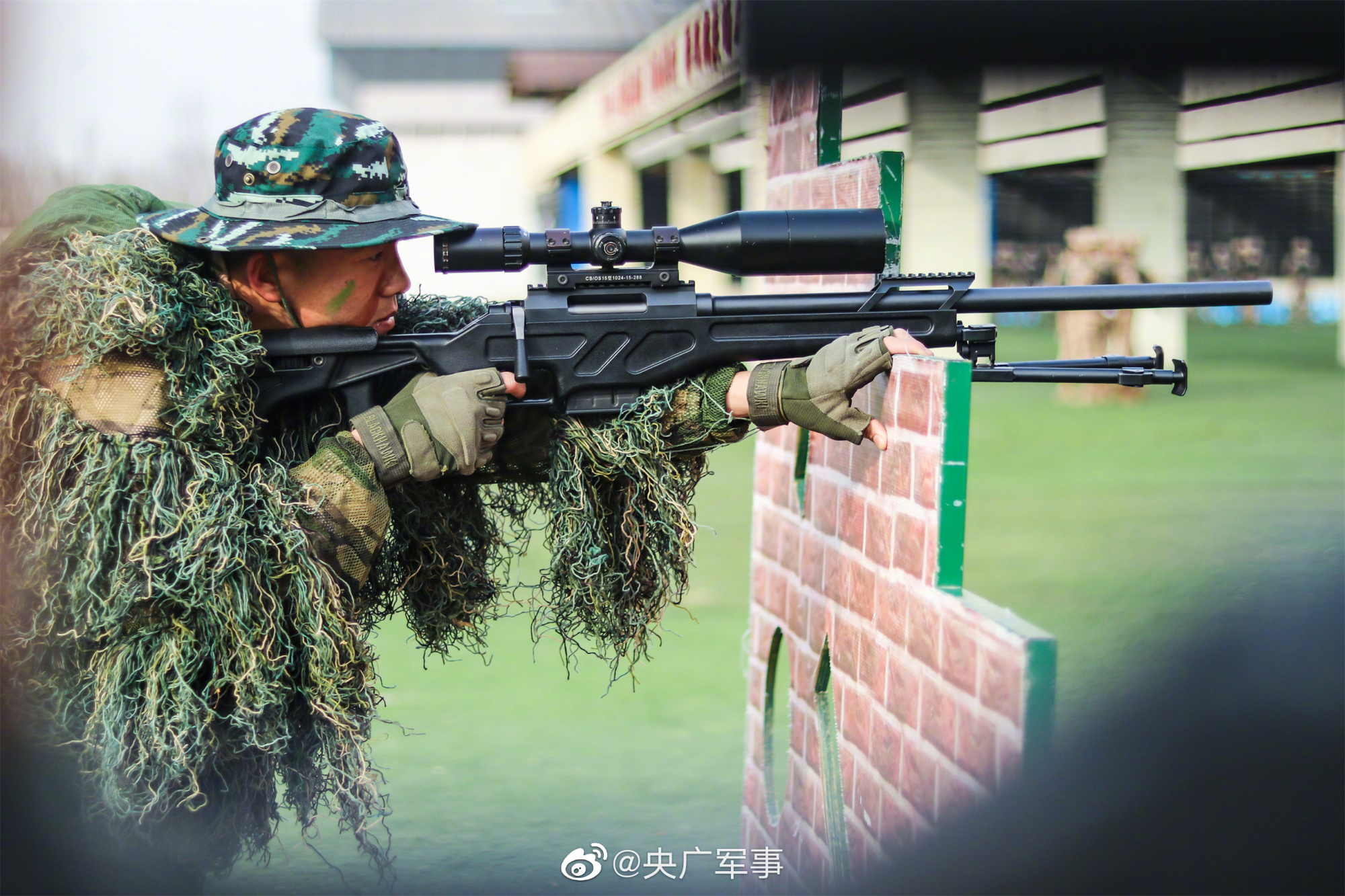 近距离看武警狙击手训练_央广网