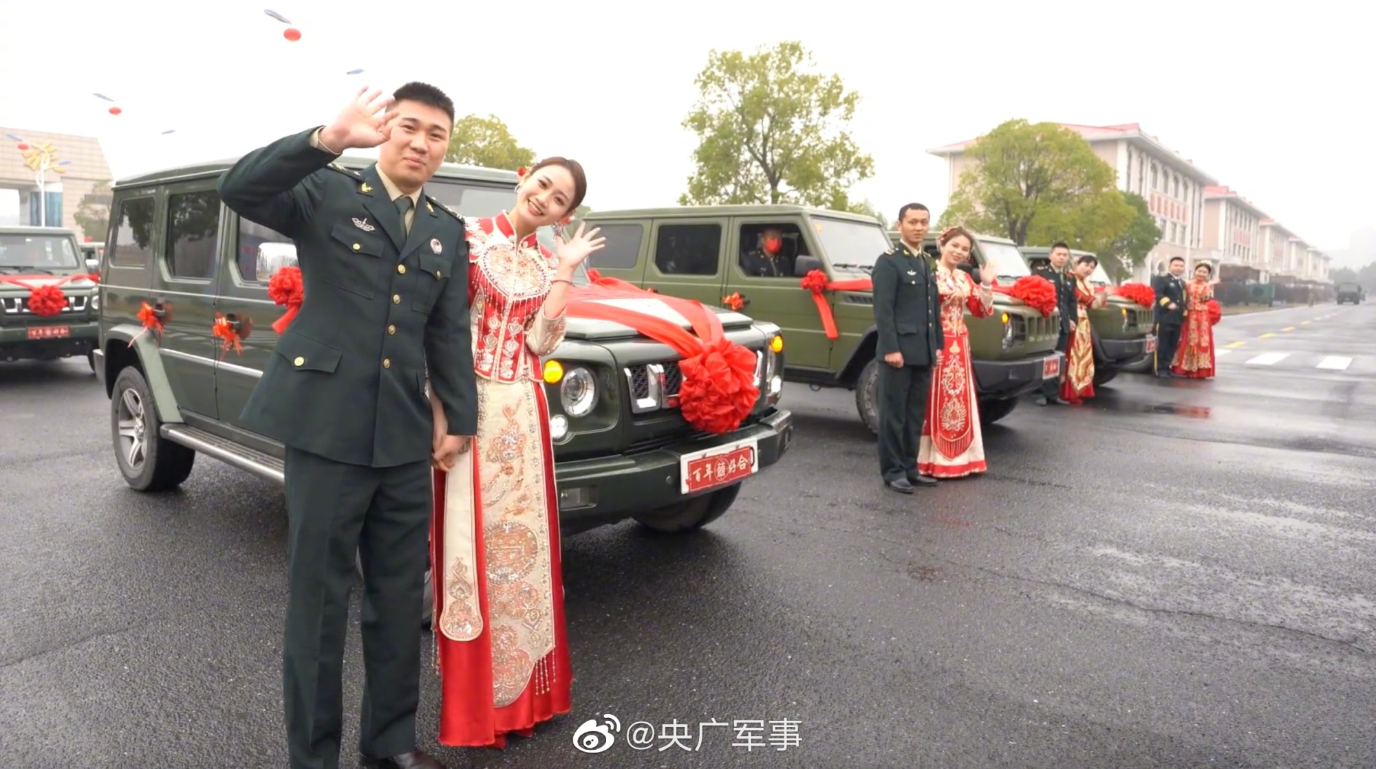 秀禾邂逅军装火箭军官兵中式集体婚礼好浪漫