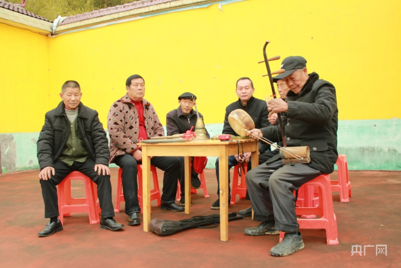 摄)近年来,小塘镇以新邵县创建全国文明城市为契机,健全工作机制