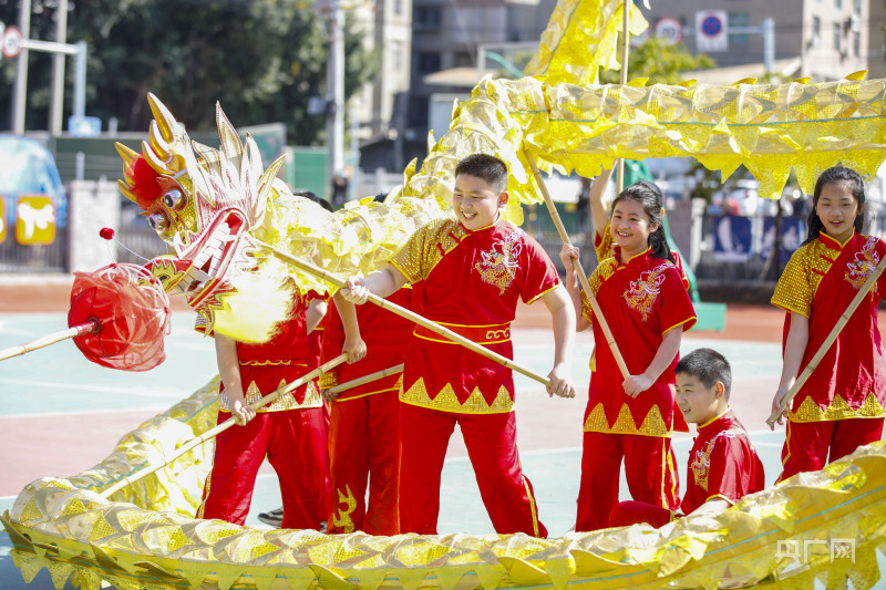 福建福州二月初二龙抬头非遗舞龙进校园