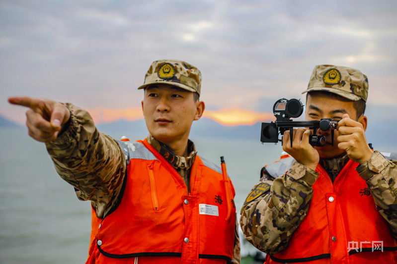 福建海警春季海上大练兵舰艇编队训练忙