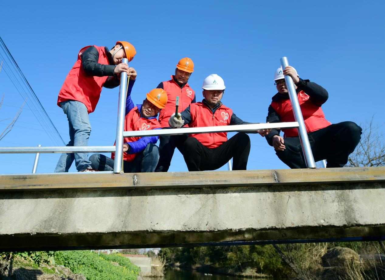 携手推进乡村振兴战略活动时,得知钟涵村有两座年代较远的乡间小平桥