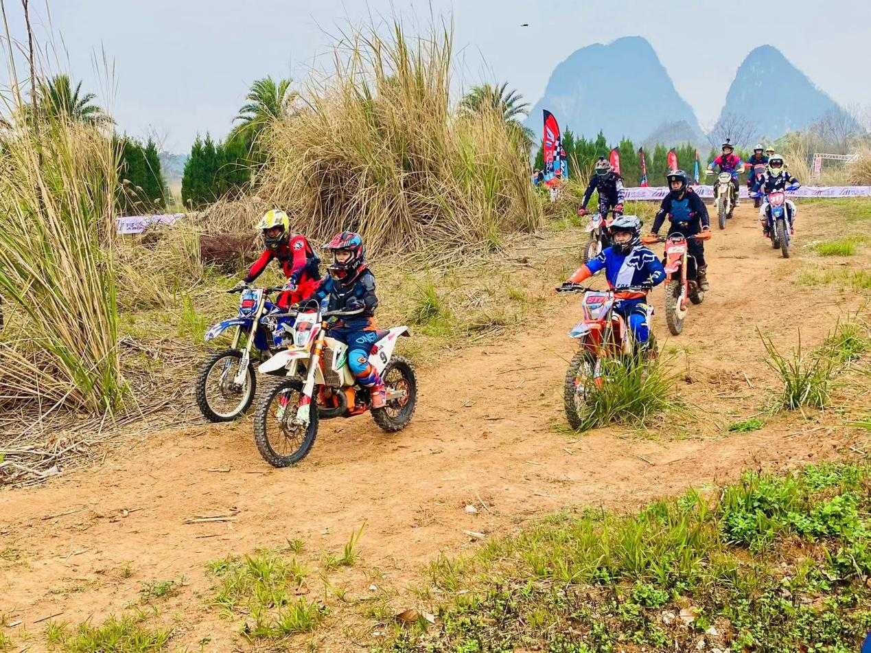 纳米体育22支越野摩托车队在桂林展开激烈角逐(图1)