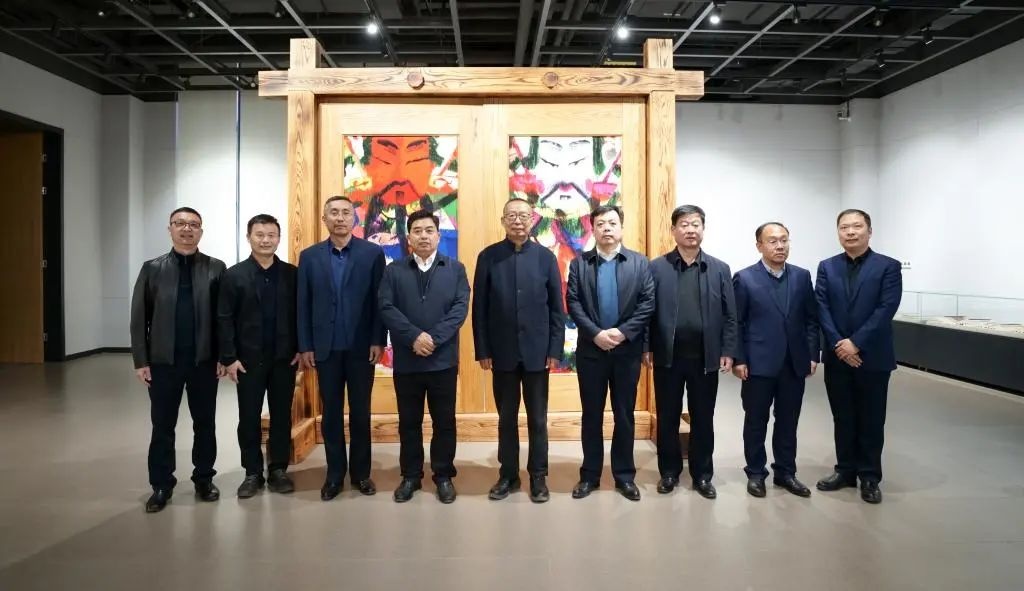 曹县县委书记赵福龙到山东工艺美术学院参观访问