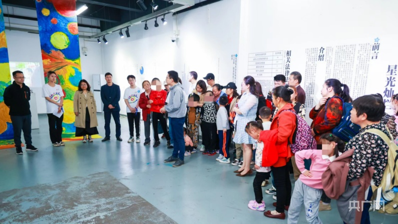 重庆举办“星星儿童”画展 唤起更多人关爱特殊群体