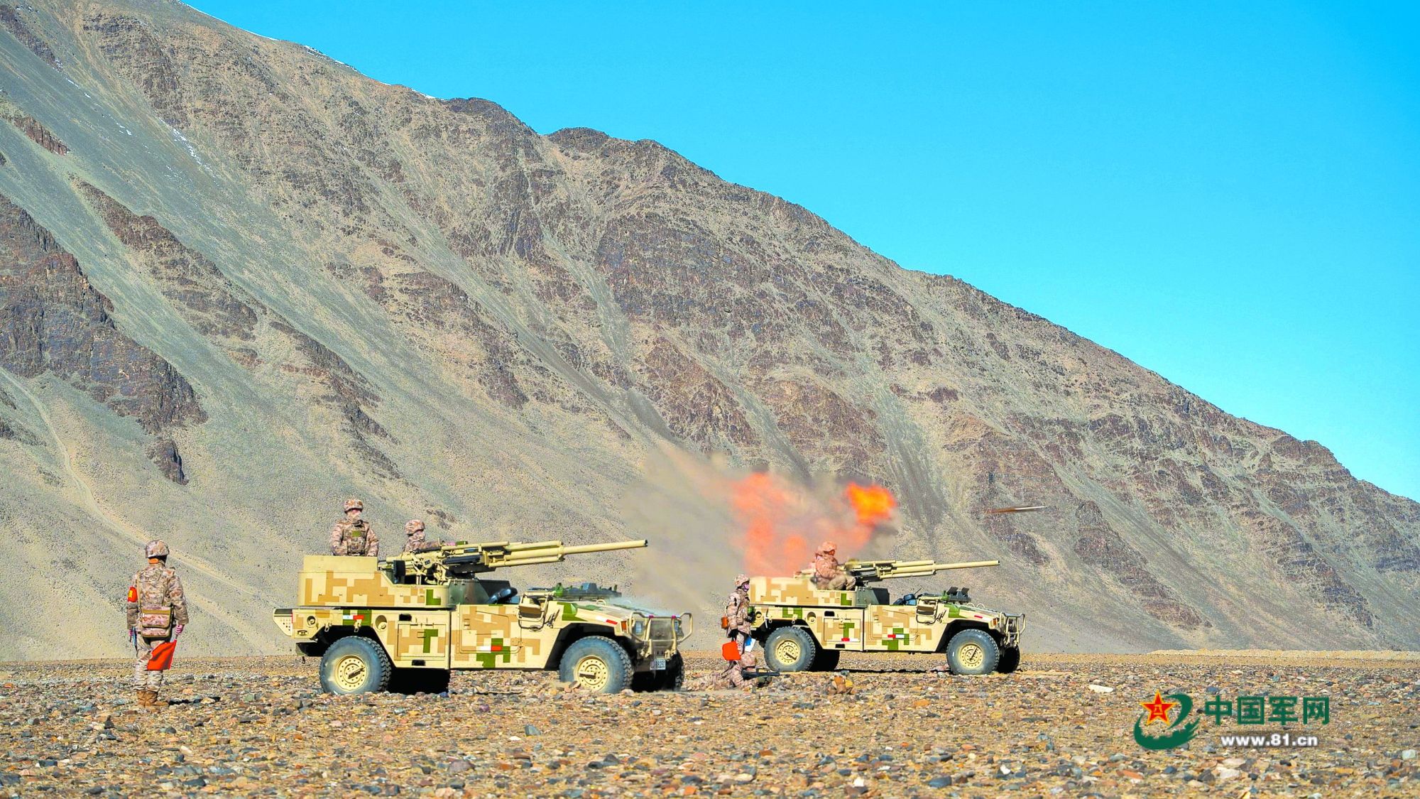 新疆军区某团与第75集团军某旅官兵组织远程视频互动交流