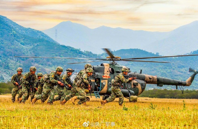 大片！侦察兵实兵实降演练_央广网