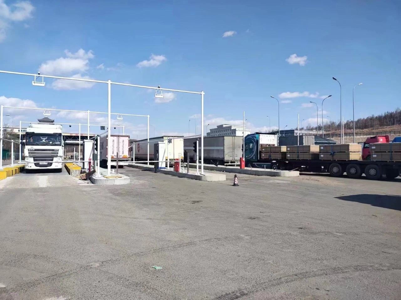 绥芬河市完成市场采购贸易首单货物出口