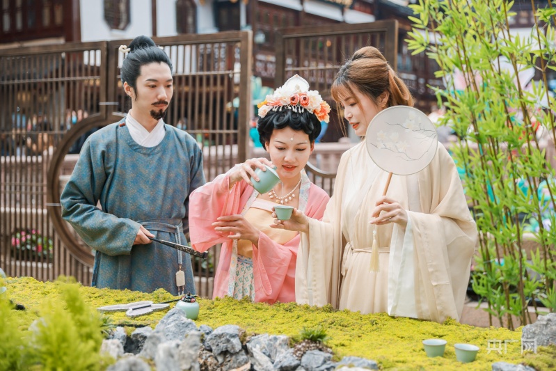 仲春花朝节” 里畅游“花花世界” 仲春花朝节” 里畅游“花花世界”