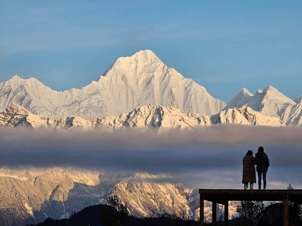 四川王岗坪景区恢复开放吸引多地游客 去年因泸定6.