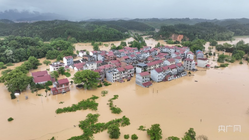 江西多地遭遇特大暴雨 直击抗洪救援现场