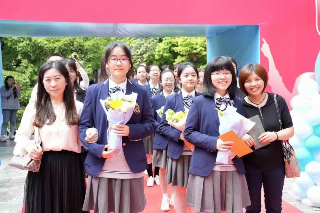 重庆一中举行高2023届十八岁成人礼