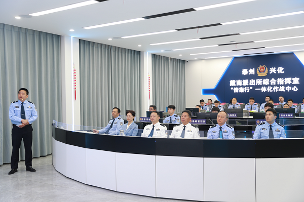 泰州市政府副市长,公安局局长刘宇轩,江苏省公安厅治安总队总队长袁修